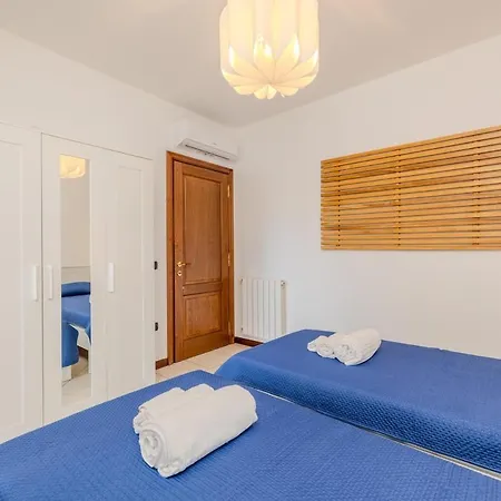 Apartment Historic - Open Space In The Center